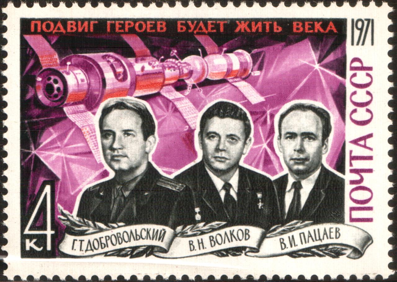 Briefmarke zu Ehren von Georgi Dobrowolski, Wladislaw Wolkow und Wiktor Pazajew, die bei der Rückkehr zur Erde starben