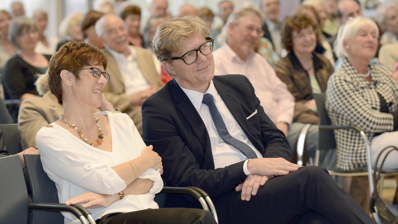 Die saarländische Ministerpräsidentin Annegret Kramp-Karrenbauer und Deutschlandradio-Programmdirektor Andreas-Peter Weber