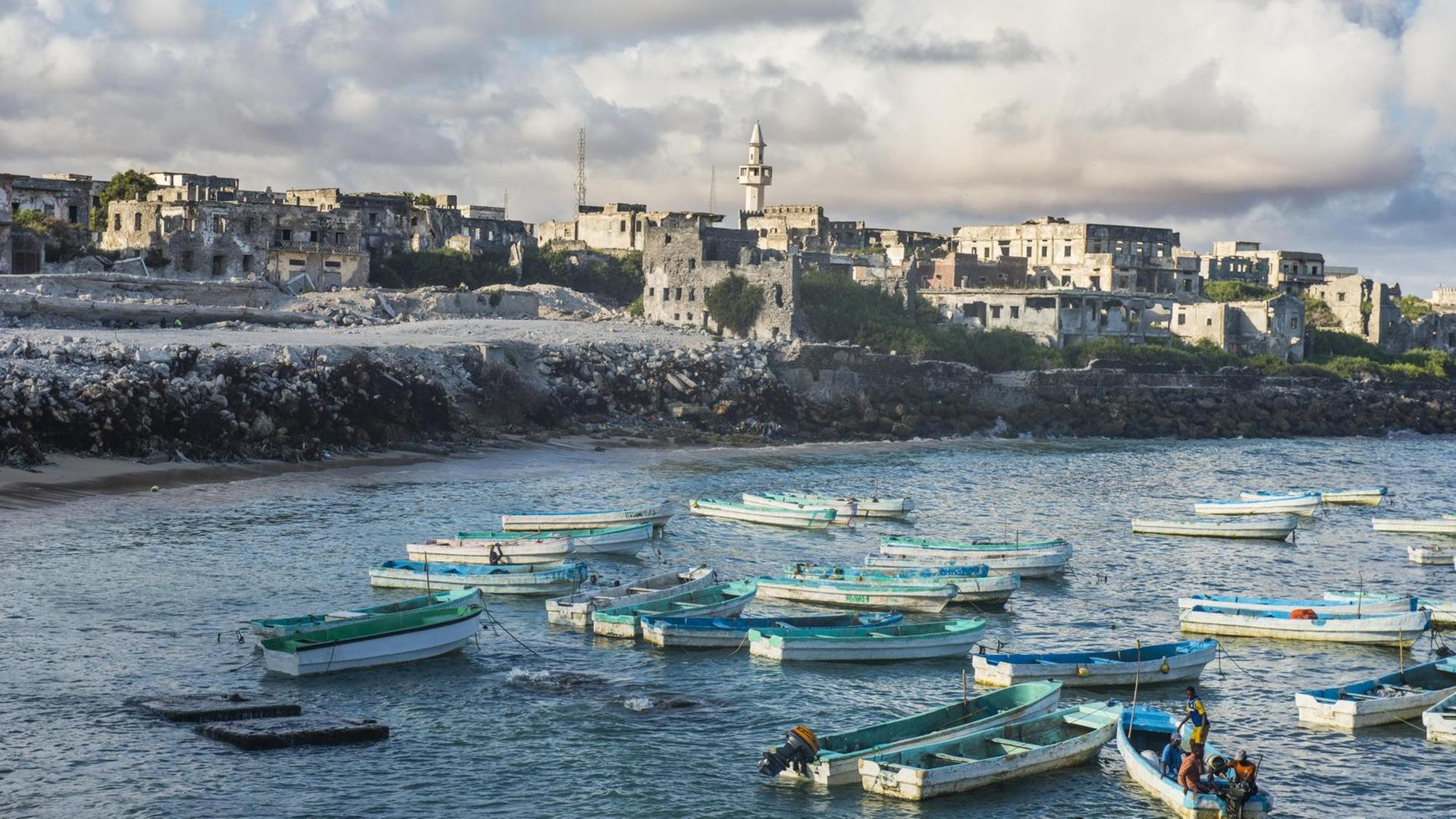 Der alte italienische Hafen von Mogadischu in Somalia