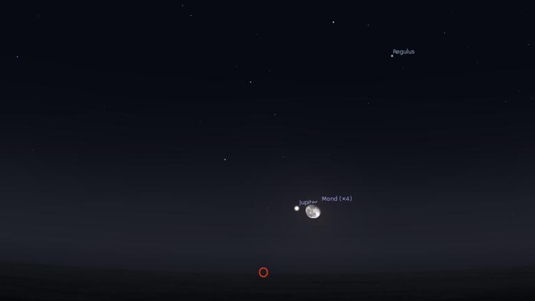 Gegen 22 Uhr steht Jupiter links des Mondes am Osthimmel