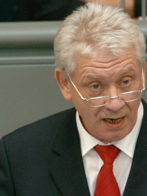 Jürgen Koppelin (FDP) macht seine Parteikollegin Birigit Homburger für das desaströse Wahlergebnis der FDP verantwortlich 