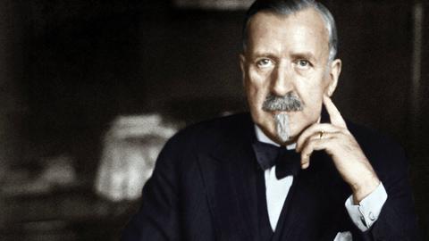 Der Schriftsteller Heinrich Mann, Porträtaufnahme aus dem Jahr 1931, digital koloriert|