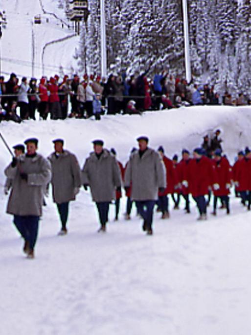Einmarsch der gesamtdeutschen Mannschaft 1960 bei der Eröffnung der achten Olympischen Winterspiele in Squaw Valley (USA).