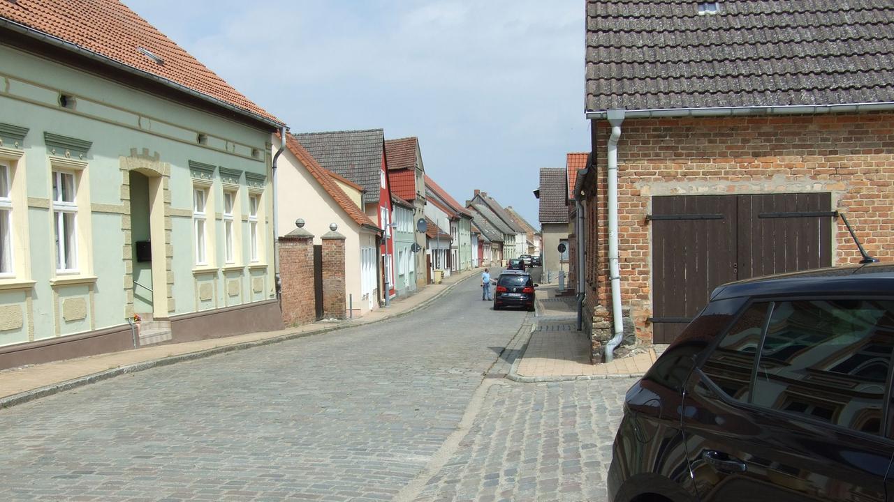 Straße im Zentrum von Lassan. 