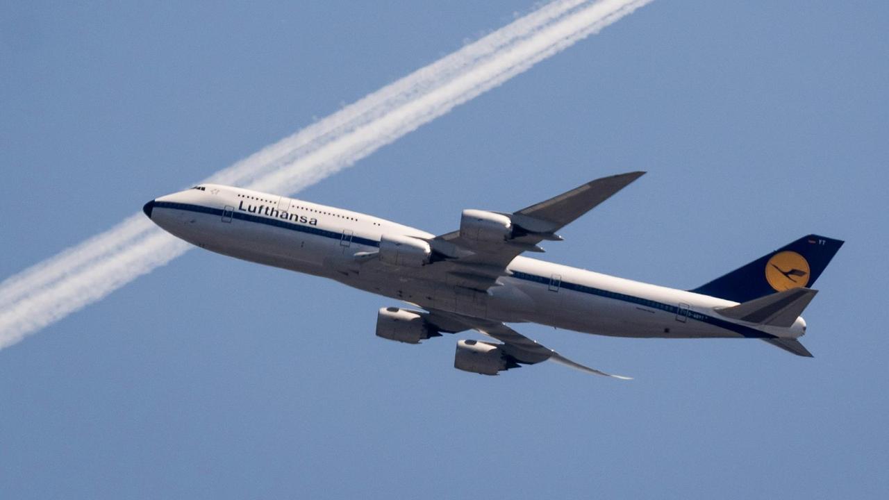 Zu sehen ist ein Passagierflugzeug der Lufthansa.