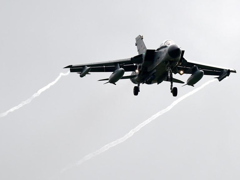 Ein Tornado der Bundeswehr im Landeanflug