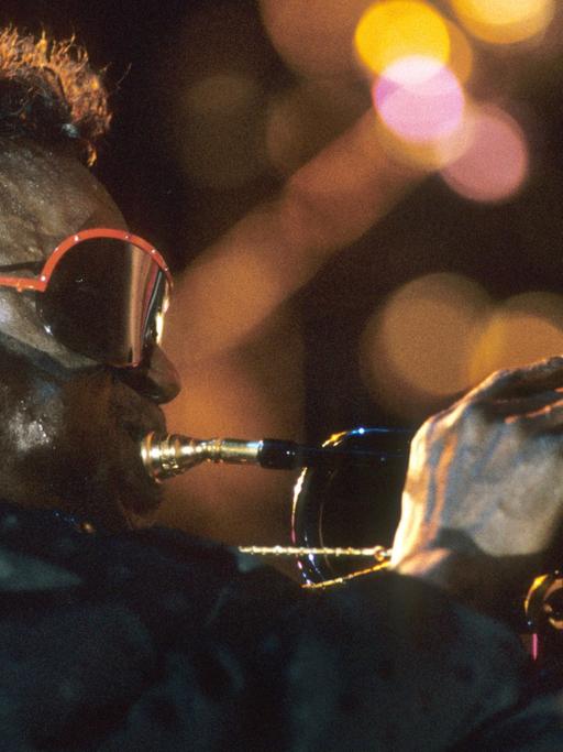Der Jazz-Trompeter Miles Davis eröffnete am 11.07.1988 den Jazz-Gipfel in Stuttgart.