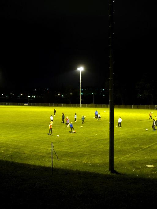Fußballplatz im Flutlicht