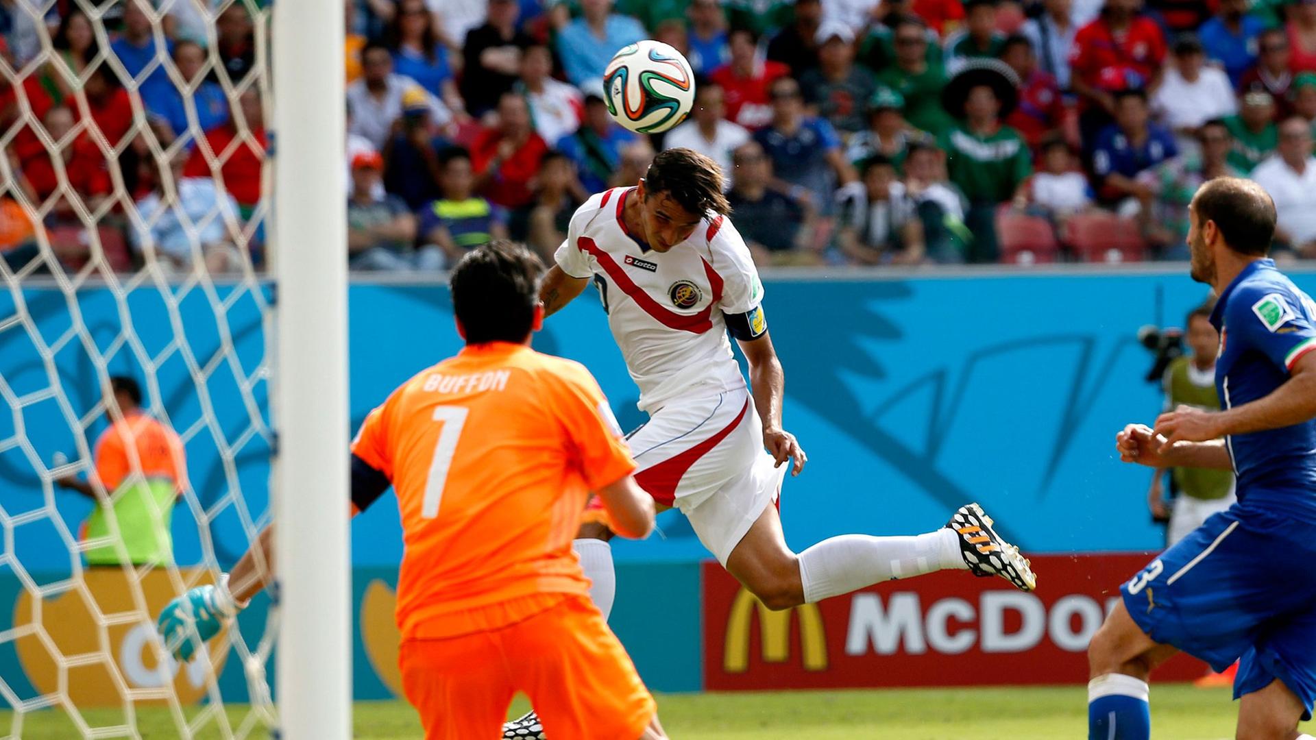 Costa Rica gewinnt gegen Italien mit 1:0 - Bryan Ruiz schießt das einzige Tor dieser Partie bei der Fußball-WM in Brasilien. Costa Rica gewinnt gegen Italien mit 1:0 - Bryan Ruiz schießt das einzige Tor dieser Partie bei der Fußball-WM in Brasilien.