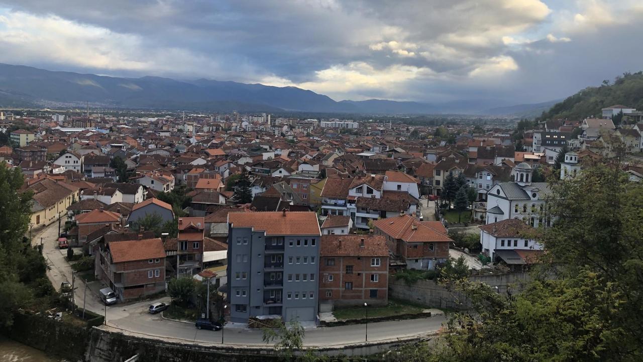 In Tetovo begann im März 2001 der bewaffnete Konflikt zwischen der nordmazedonischen UCK und der Armee. Er dauerte fünf Monate und endete mit dem Friedenabkommen von Ohrid auf Druck von USA, EU und NATO