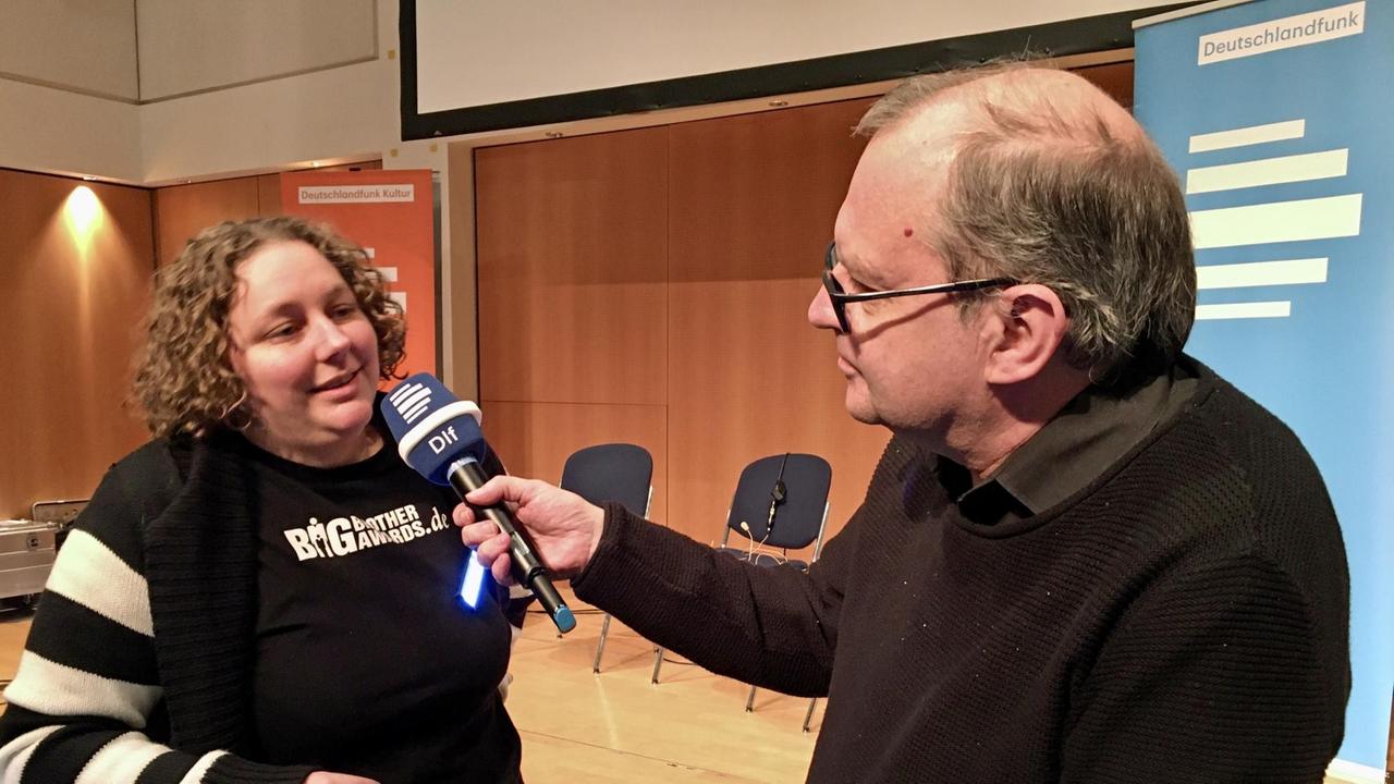 Die IT-Beraterin Leena Simon im Gespräch mit Peter Welchering auf dem Chaos Communication Congress 36C3 in Leipzig