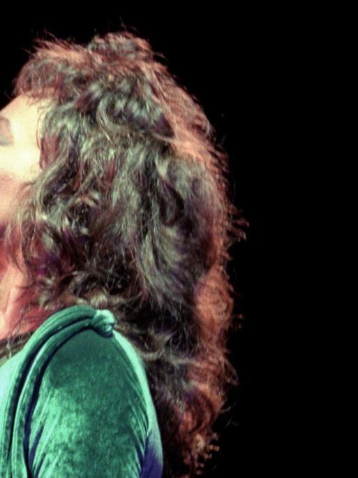 Whitney Houston genießt ihren Auftritt 1994.