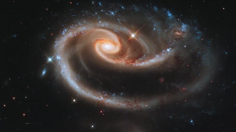 Die Galaxien-Rose Arp 273 blüht 300 Millionen Lichtjahre entfernt im Sternbild Andromeda