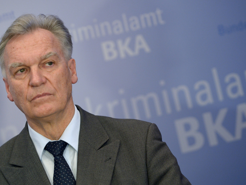 BKA-Präsident Ziercke schaut skeptisch in die Kamera