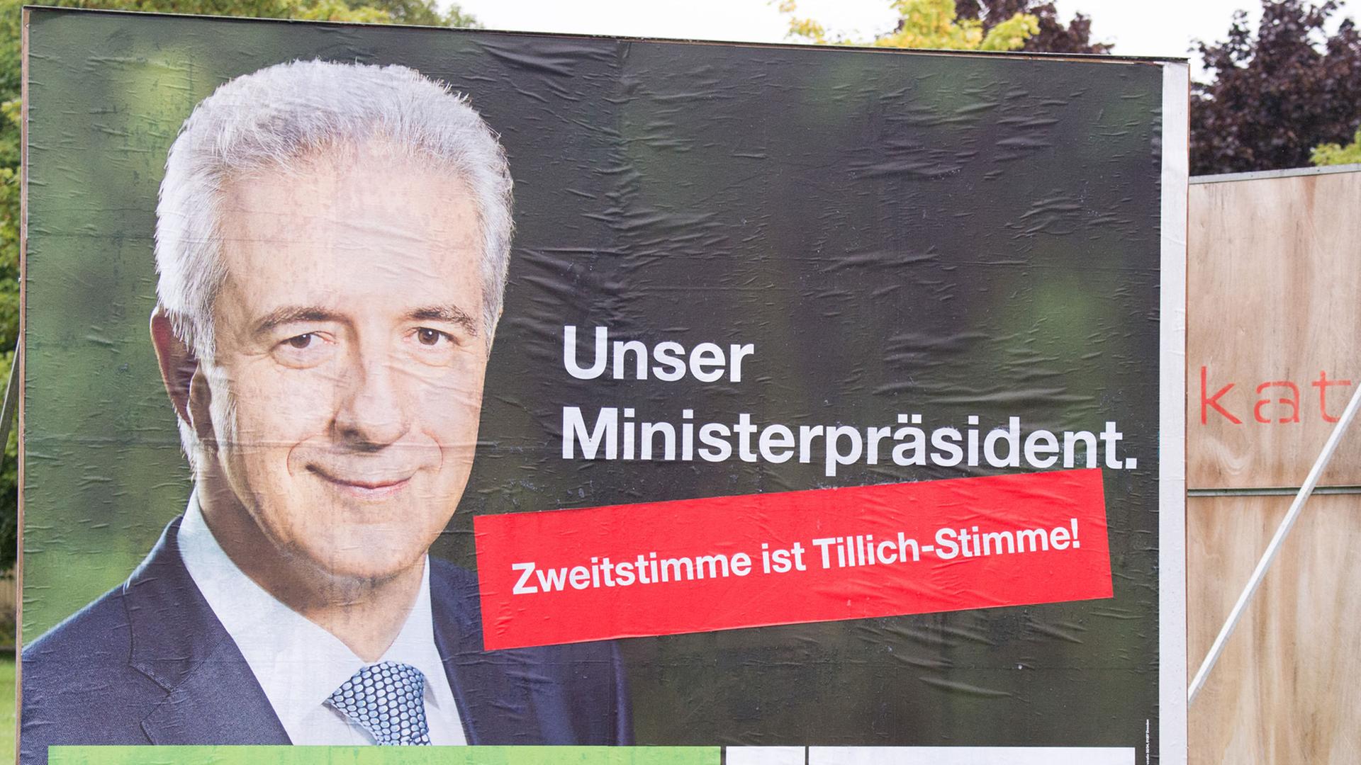 Ein Wahlplakat der sächsischen CDU mit dem Bild des Spitzenkandidaten und amtierenden Ministerpräsidenten Stansilaw Tillich