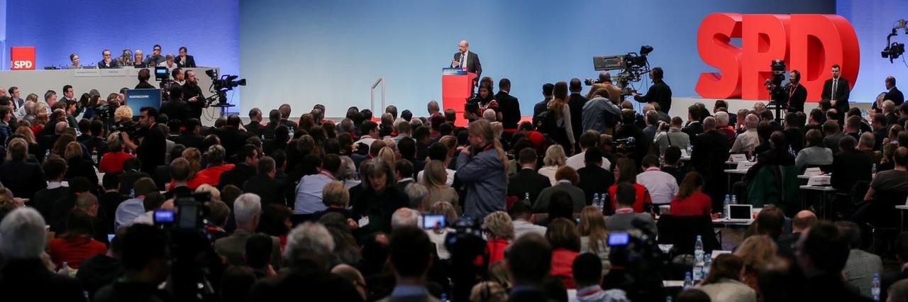 Der SPD-Parteivorsitzende Martin Schulz spricht am 21.01.2018 beim SPD-Sonderparteitag in Bonn (Nordrhein-Westfalen).