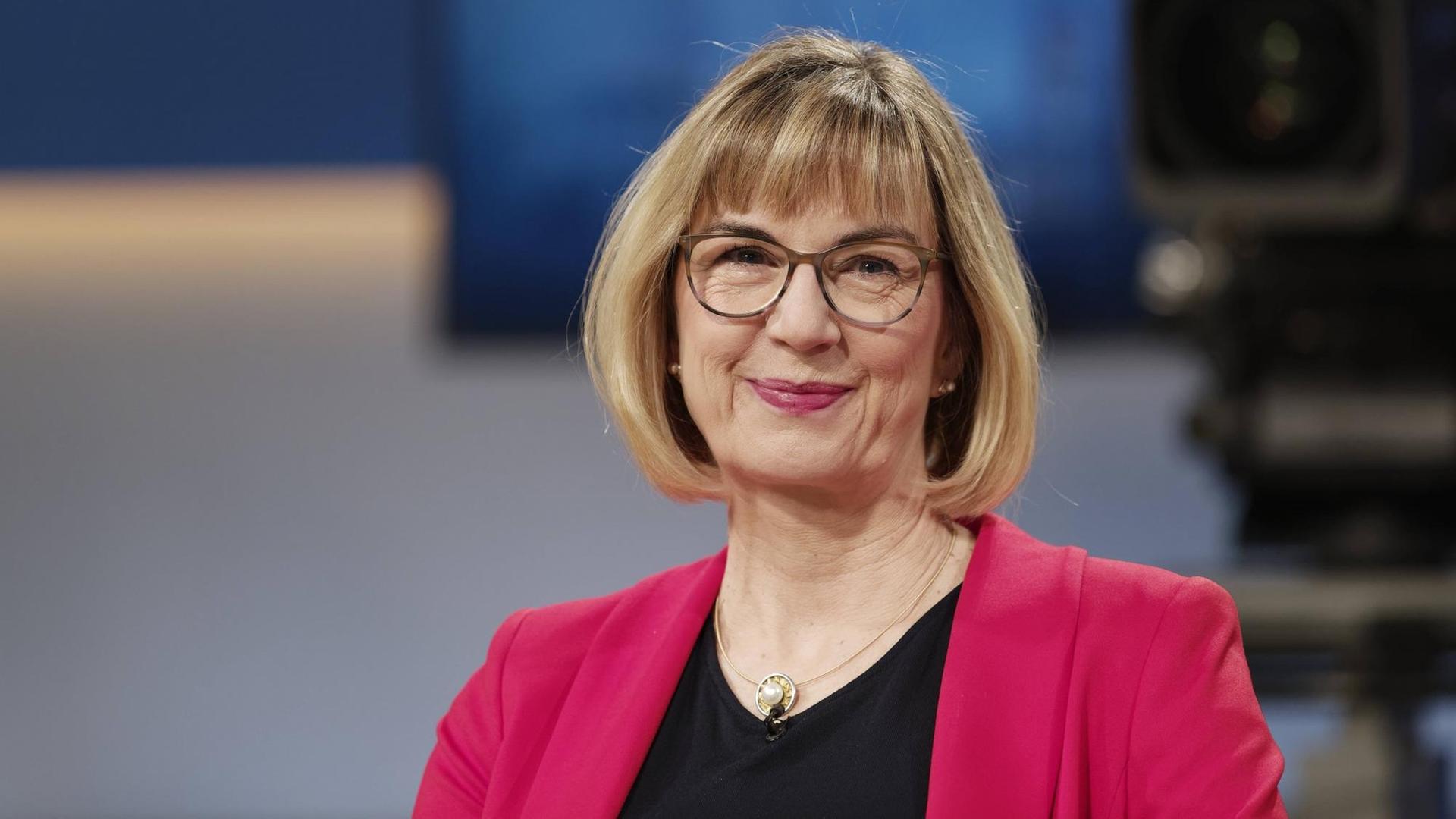 Das Bild zeigt Susanne Johna, die Vorsitzende des Marburger Bundes