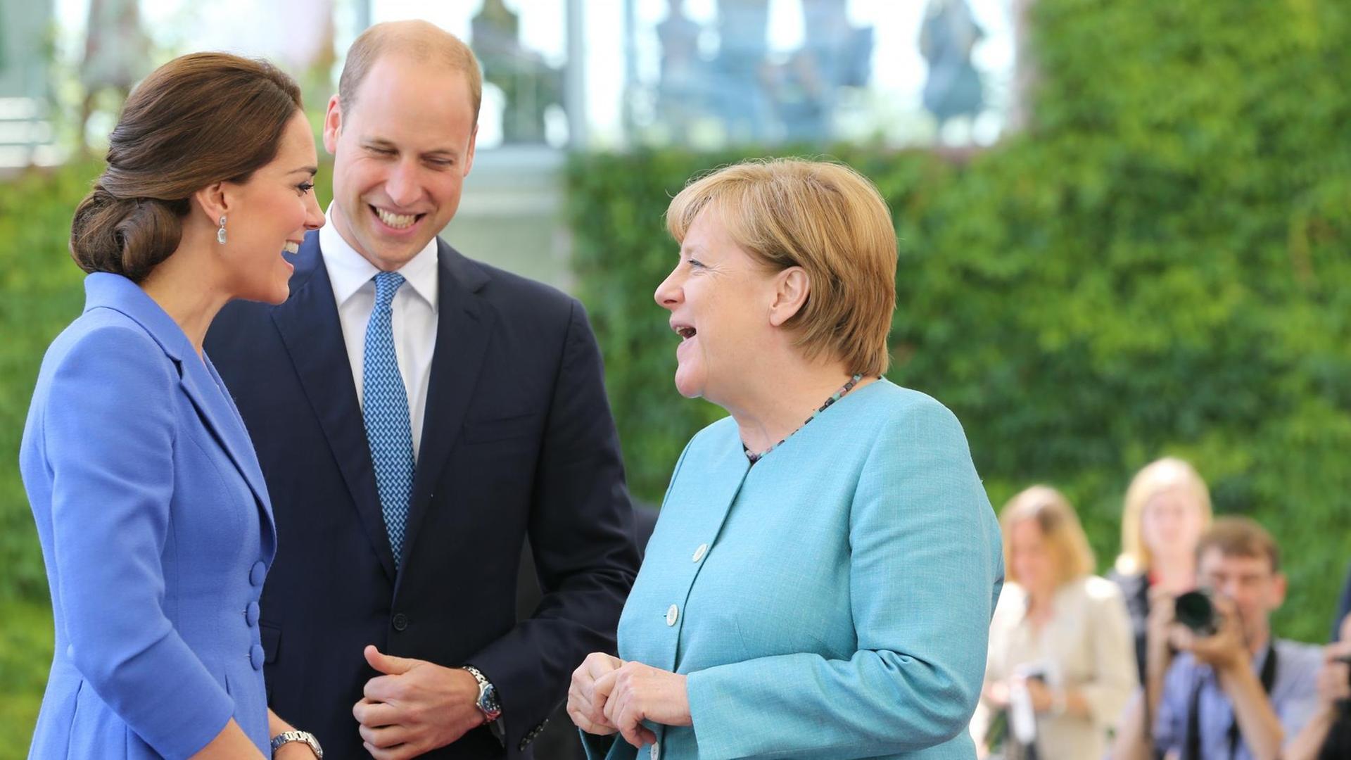 Bundeskanzlerin Angela Merkel (CDU) empfängt den britischen Prinzen William und seine Frau Herzogin Kate am 19.07.2017 im Bundeskanzleramt in Berlin.