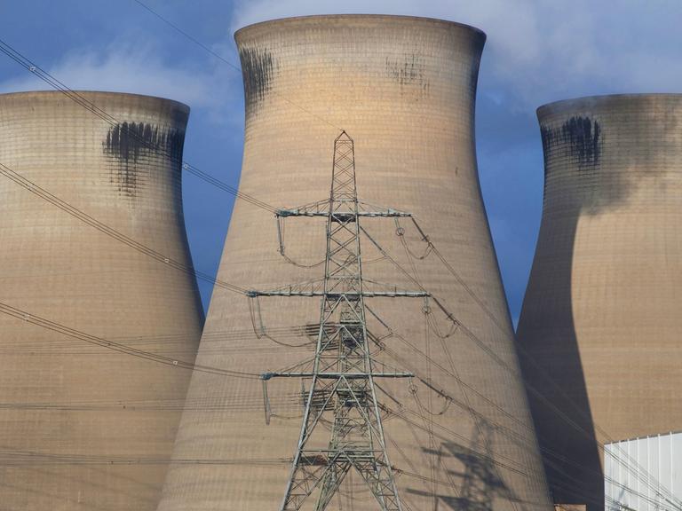 Kühltürme eines Kohlekraftwerks in Großbritannien
