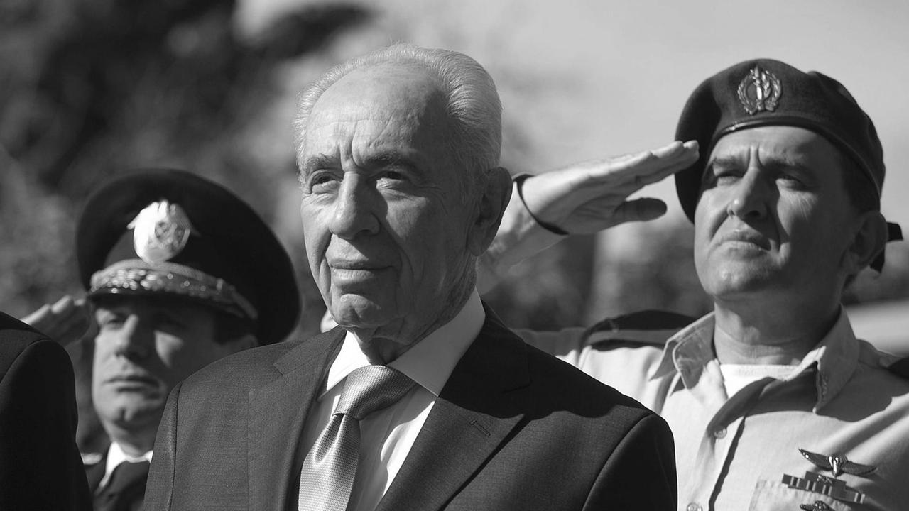 Der langjährige israelische Spitzenpolitiker Shimon Peres ist im Alter von 93 Jahren gestorben.