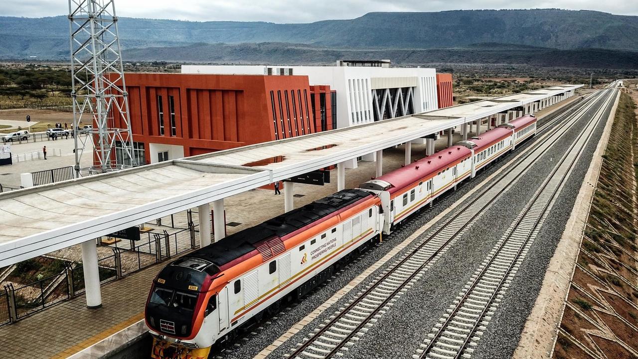 Der Mai Mahiu-Bahnhof in Kenia liegt auf der Strecke zwischen Nairobi und Naivasha, die vom chinesischen Investor China Communications Construction gebaut und im September 2019 fertiggestellt wurde.