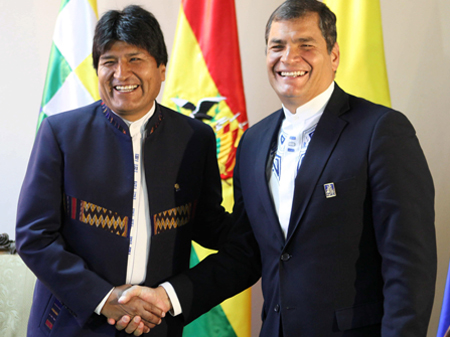 Genossen und Verbündete: Boliviens Präsident Evo Morales (l.) und Ecuadors Präsident Rafael Correa