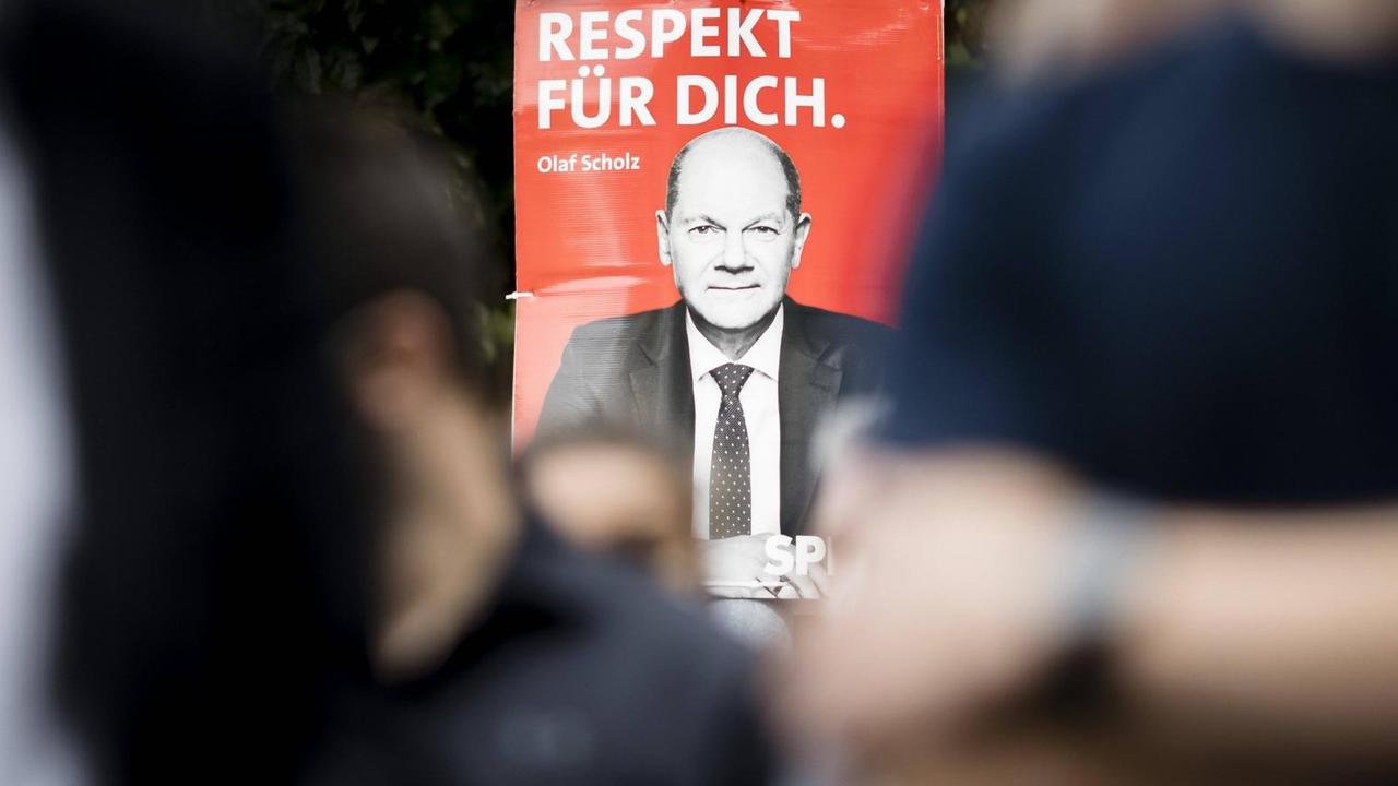 Wahlplakat von Olaf Scholz (SPD) mit dem Slogan 'Respekt für Dich'. 09.08.2021.