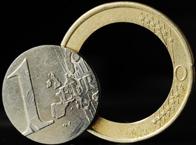 Auseinander gebrochene Euro-Münze