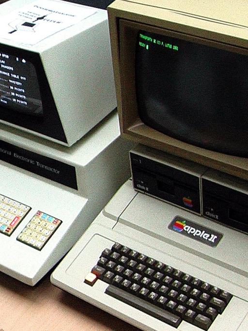 Jugendträume der 80er Jahre: win "Commodore PET" und ein "Apple II"