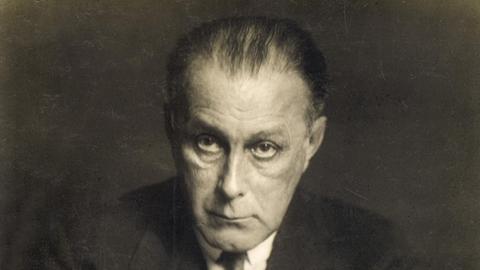Schwarzweiß-Fotografie des Architekten Adolf Loos. Um 1929