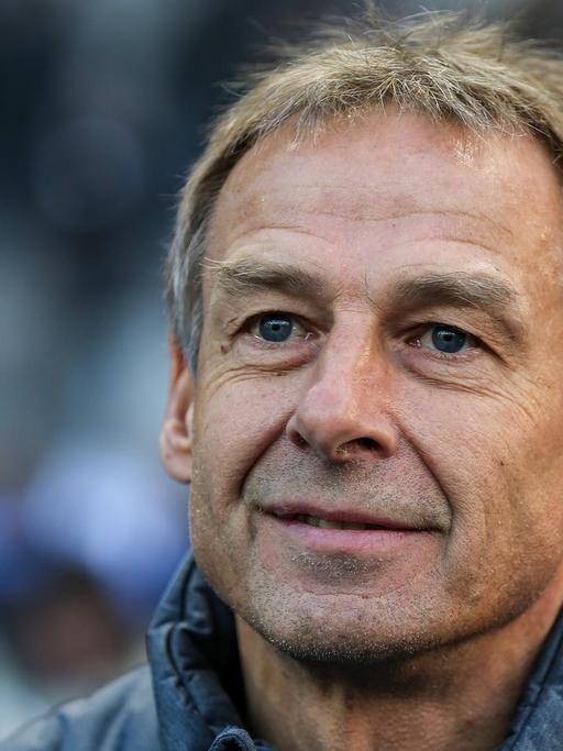 Nach nur elf Wochen als Trainer bei Hertha BSC stürzt Jürgen Klinsmann die Berliner ins Chaos.