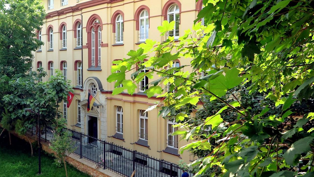 Das Foto zeigt die deutsche Schule in Istanbul.