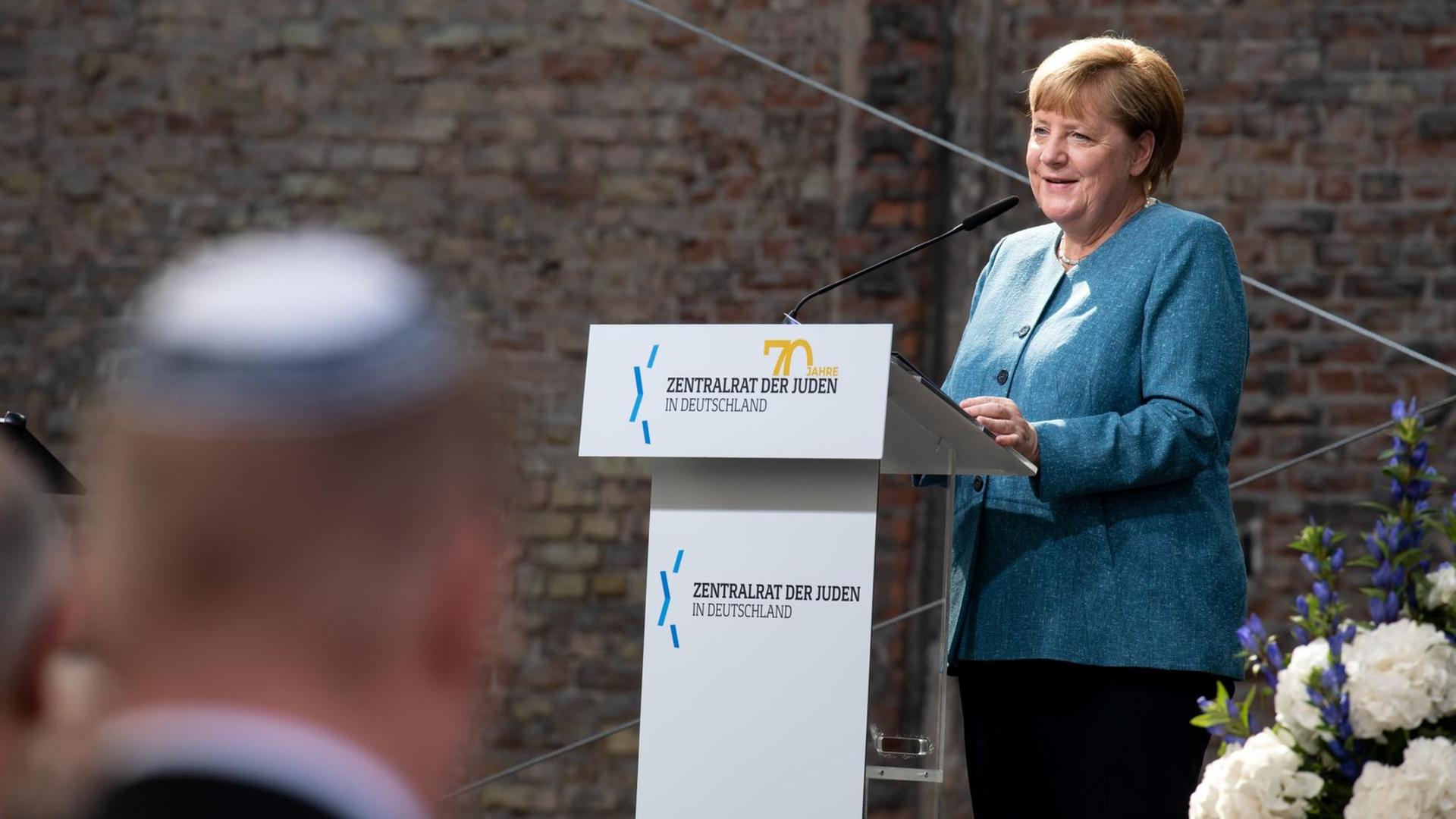 Bundes-Kanzlerin Angela Merkel spricht bei einer Feier von dem Zentral-Rat der Juden.