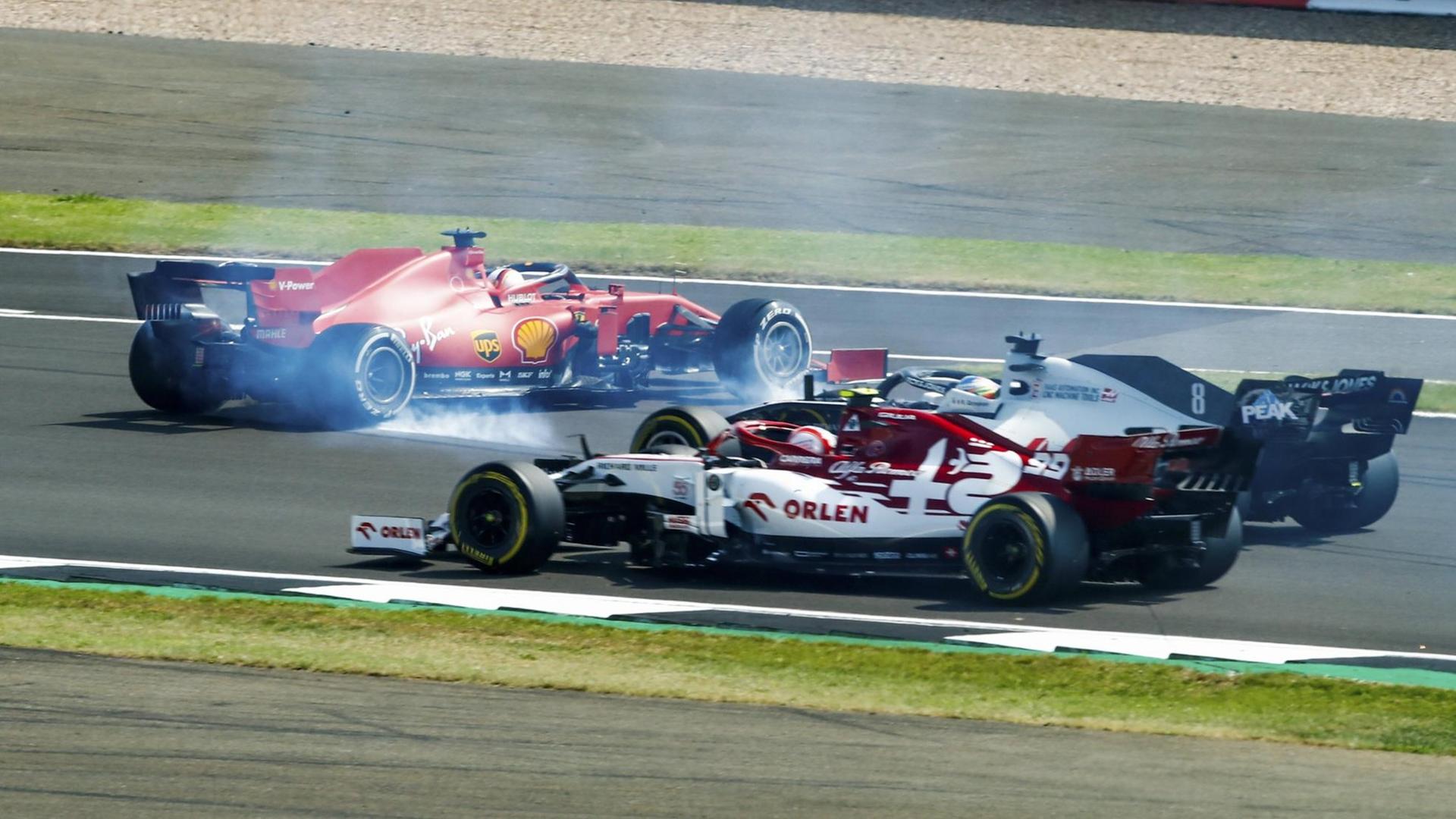 Vettels Auto steht mit qualmenden Reifen quer