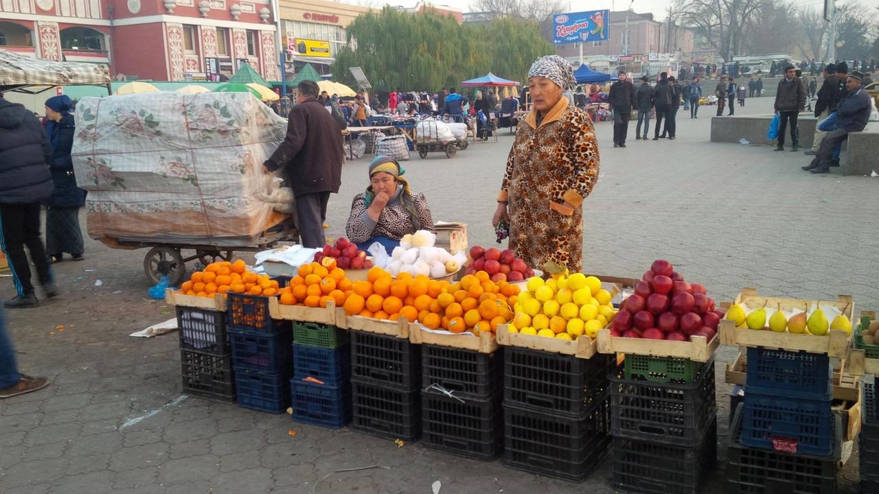 Straßenhändler in Chudschand.