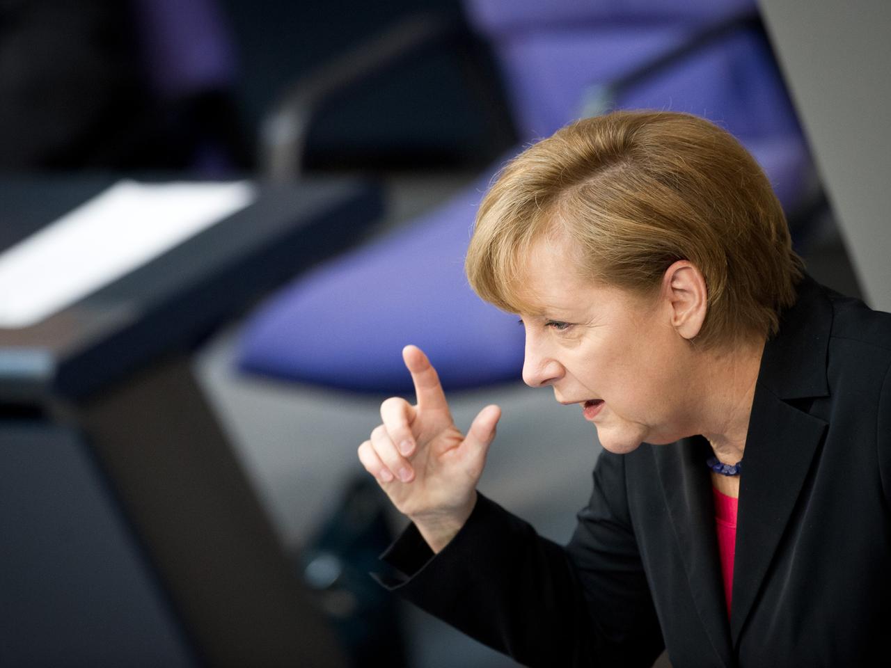 Bundeskanzlerin Angela Merkel (CDU) bei der Generaldebatte im Bundestag