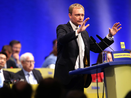 Der NRW Spitzenkandidat der FDP Christian Lindner auf dem Bundesparteitag in Karlsruhe