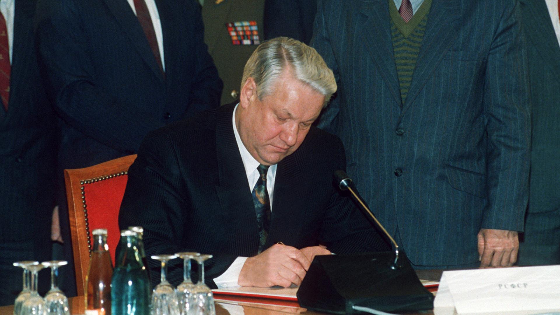 Boris Jelzin - hier bei der Unterzeichnung des Gründungsabkommens der GUS am 21.12.1991.