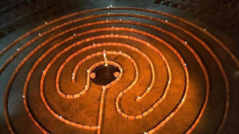 Das Labyrinth in der Heilig Kreuz Kirche in Berlin-Kreuzberg. Das Labyrinth in der Heilig Kreuz Kirche in Berlin-Kreuzberg.
