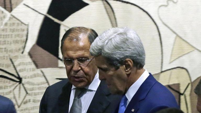 John Kerry (USA/links) und Sergej Lawrow nach Beendigung der gemeinsamen Pressekonferenz