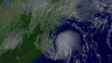 Der Hurrikan Ophelia trifft die Ostküste der USA in North Carolina.