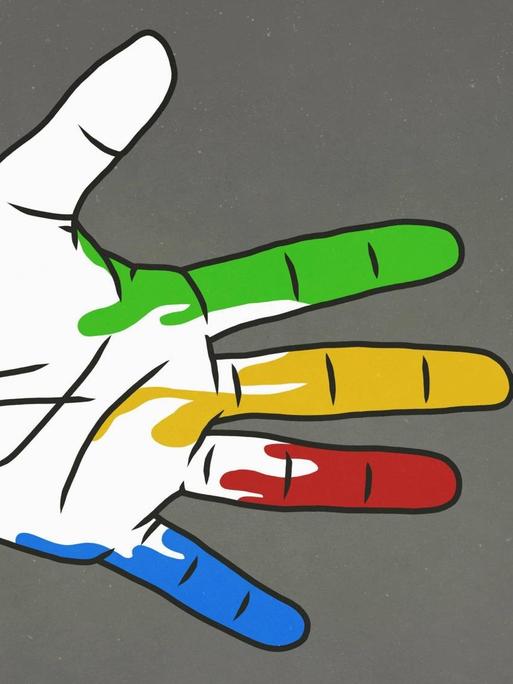 Eine Hand mit grüner, gelber, roter und blauer Farbe an den Fingern.
