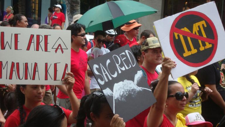 Knapp 3000 Menschen protestierten in Waikiki u.a. gegen das TMT