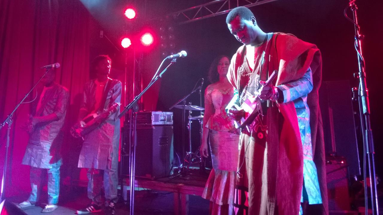 Der afrikanische Musiker Bassekou Kouyate bei seinem Auftritt im Lido (Berlin) am 28.4.2015