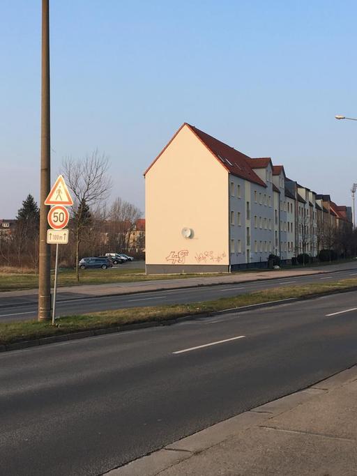 Ein Teilstück der früheren Ludwigshafener Straße in Dessau, das in Helmut-Kohl-Straße umbenannt wurde.