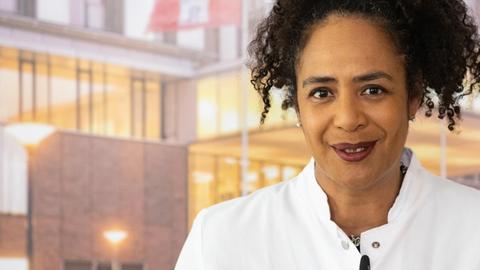 Die Leiterin der Infektiologie, Professor Dr. Marylyn Addo, spricht während einer Pressekonferenz am Universitätsklinikum Eppendorf (UKE) in Hamburg.