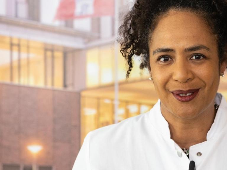 Die Leiterin der Infektiologie, Professor Dr. Marylyn Addo, spricht während einer Pressekonferenz am Universitätsklinikum Eppendorf (UKE) in Hamburg.