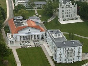 Tagungsort des G8-Gipfels: Das Kempinski Grand Hotel in Heiligendamm. Tagungsort des G8-Gipfels: Das Kempinski Grand Hotel in Heiligendamm.
