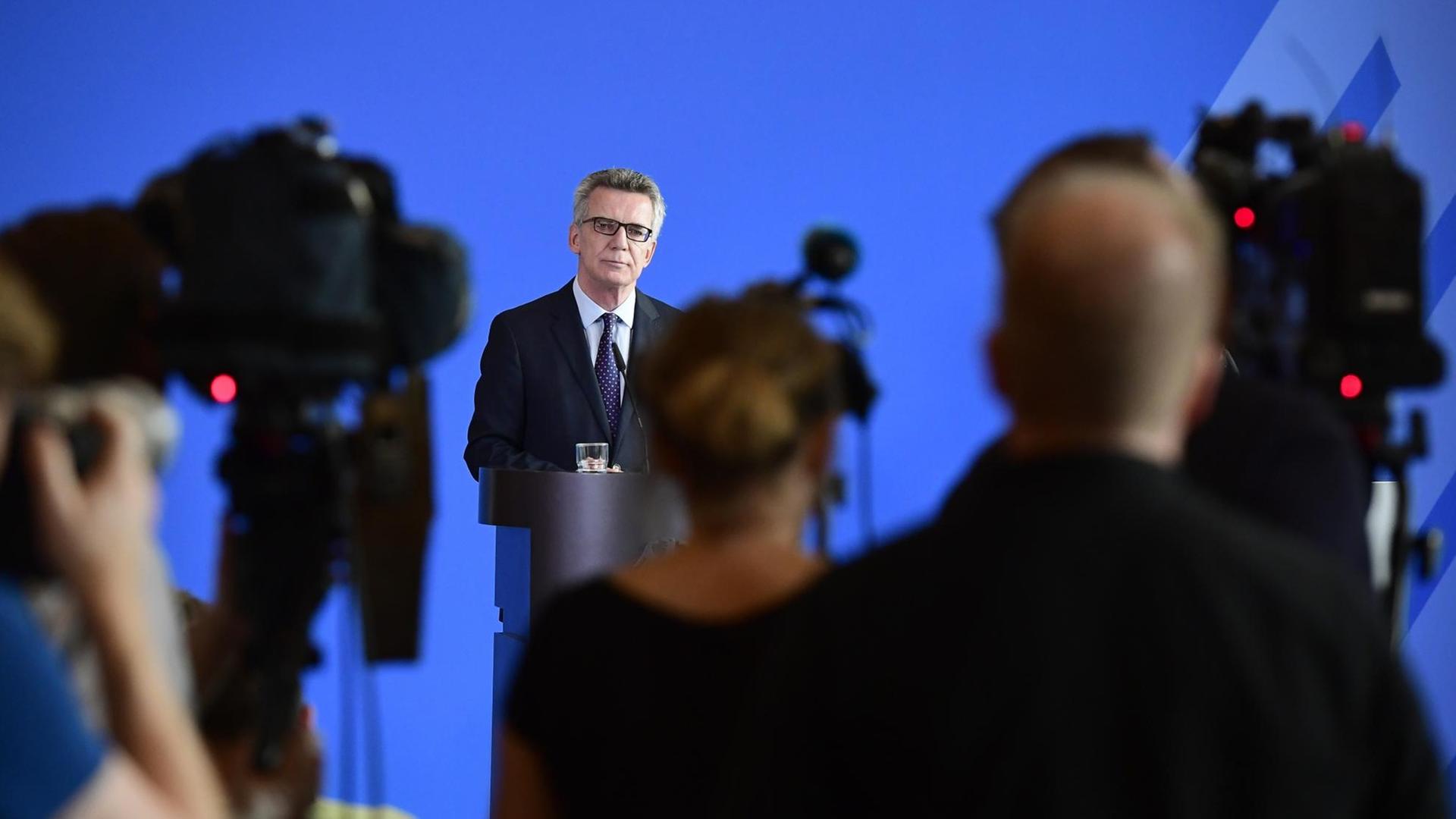 Bundesinnenminister Thomas de Maiziere bei einer Pressekonferenz in Berlin