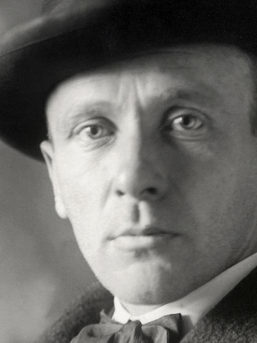 Der sowjetische Schriftsteller Michael Bulgakow (Mikhail Bulgakov) in einer Aufnahme von 1928. Reproduktion eines Fotos aus dem Zentralarchiv für fotografische Dokumente der UdSSR.